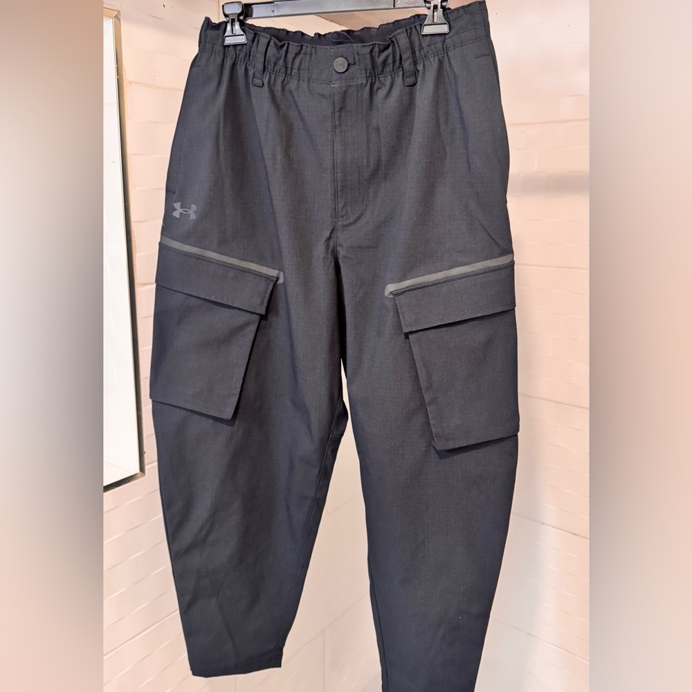 Under Armour Gray Cargo Pants with Streamlined Design